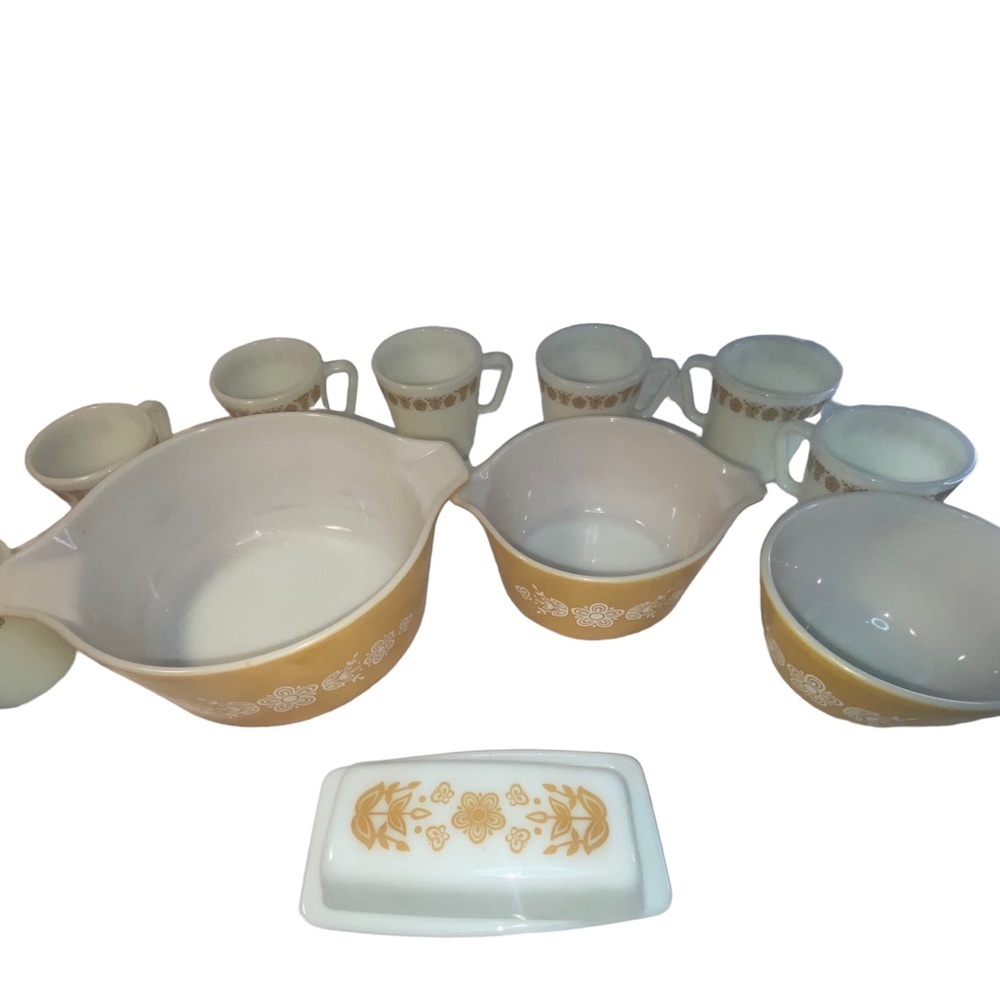 Vintage Pyrex Butterfly Gold Cinderella 11 Pc Nesting, Mixing, Butter —Sold - Picture 4 of 7